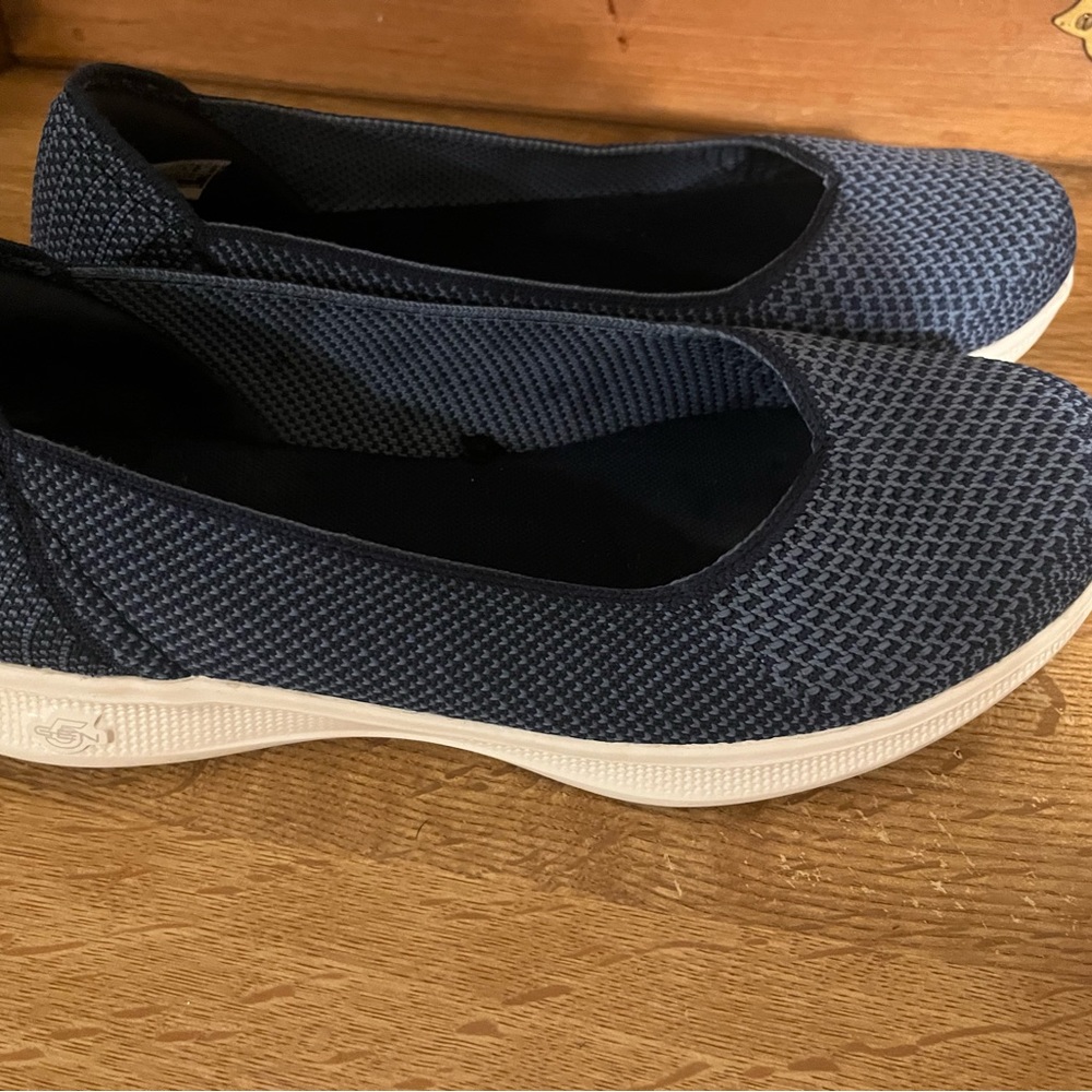 Skechers, Goga, Matt women’s 7 1/2 shoe navy preowned